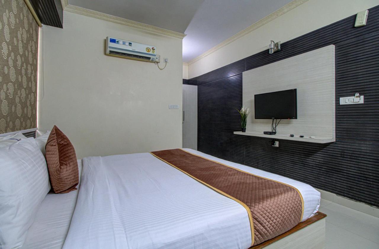 Hotel Royal Classio, Bengaluru Zewnętrze zdjęcie
