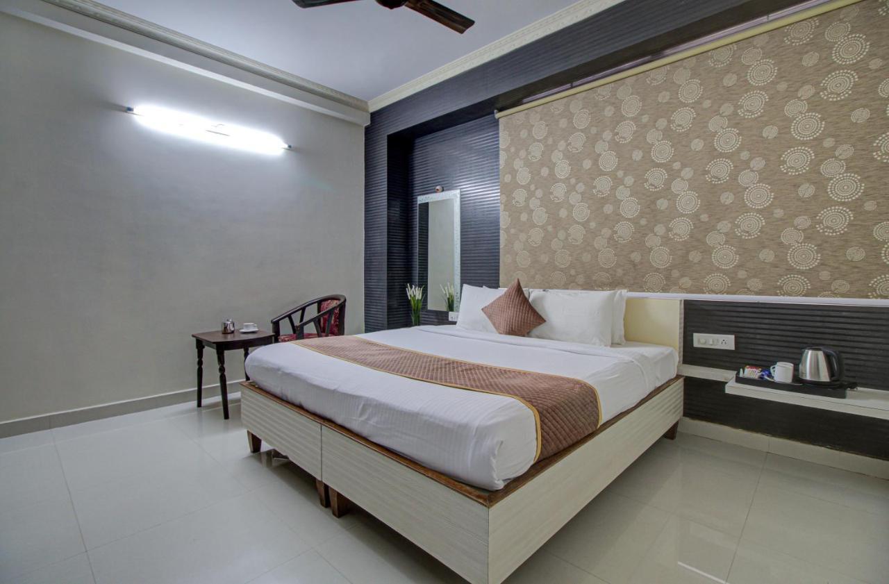 Hotel Royal Classio, Bengaluru Zewnętrze zdjęcie
