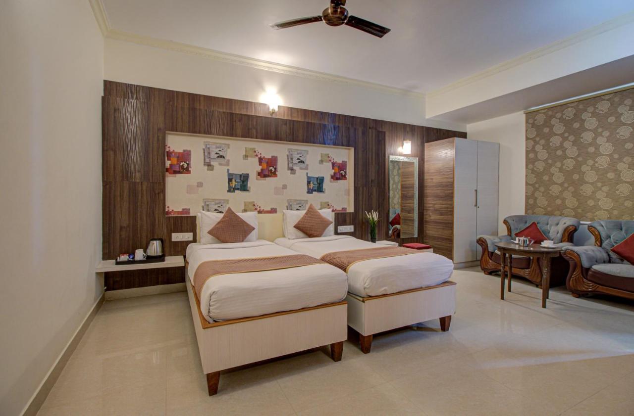 Hotel Royal Classio, Bengaluru Zewnętrze zdjęcie