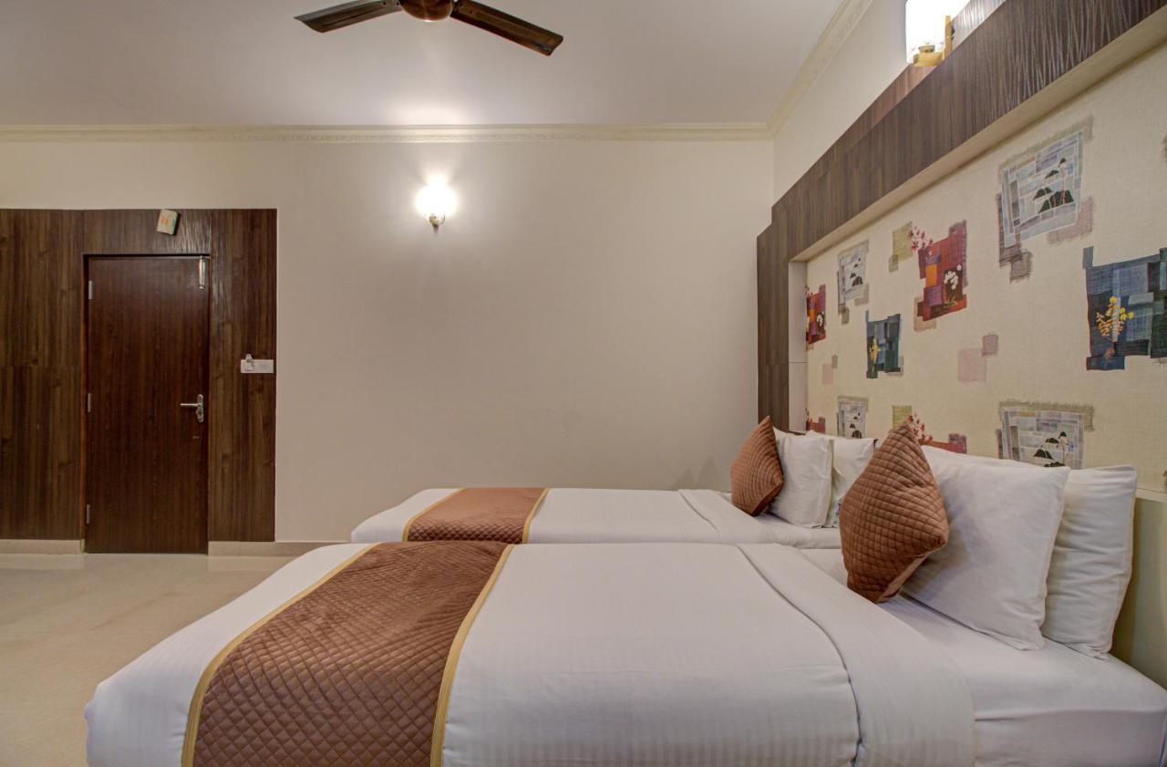 Hotel Royal Classio, Bengaluru Zewnętrze zdjęcie