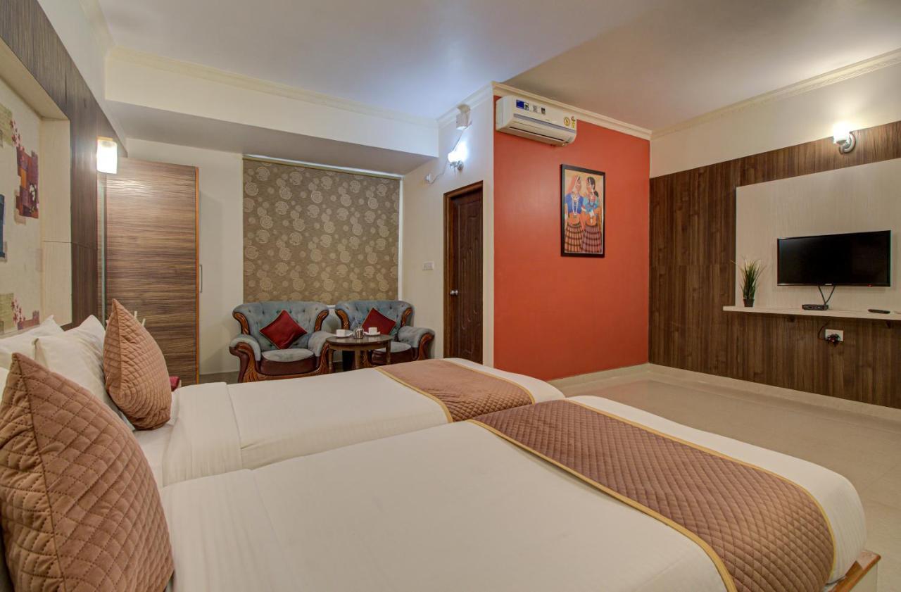 Hotel Royal Classio, Bengaluru Zewnętrze zdjęcie
