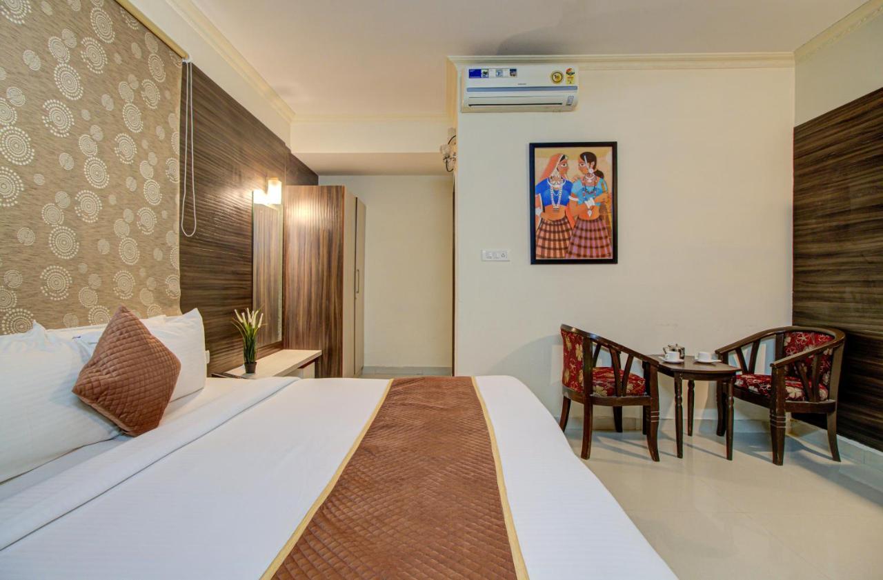 Hotel Royal Classio, Bengaluru Zewnętrze zdjęcie