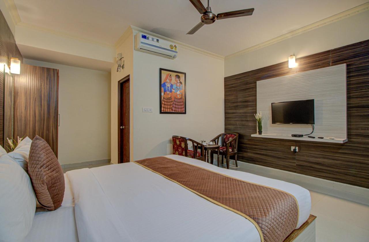 Hotel Royal Classio, Bengaluru Zewnętrze zdjęcie