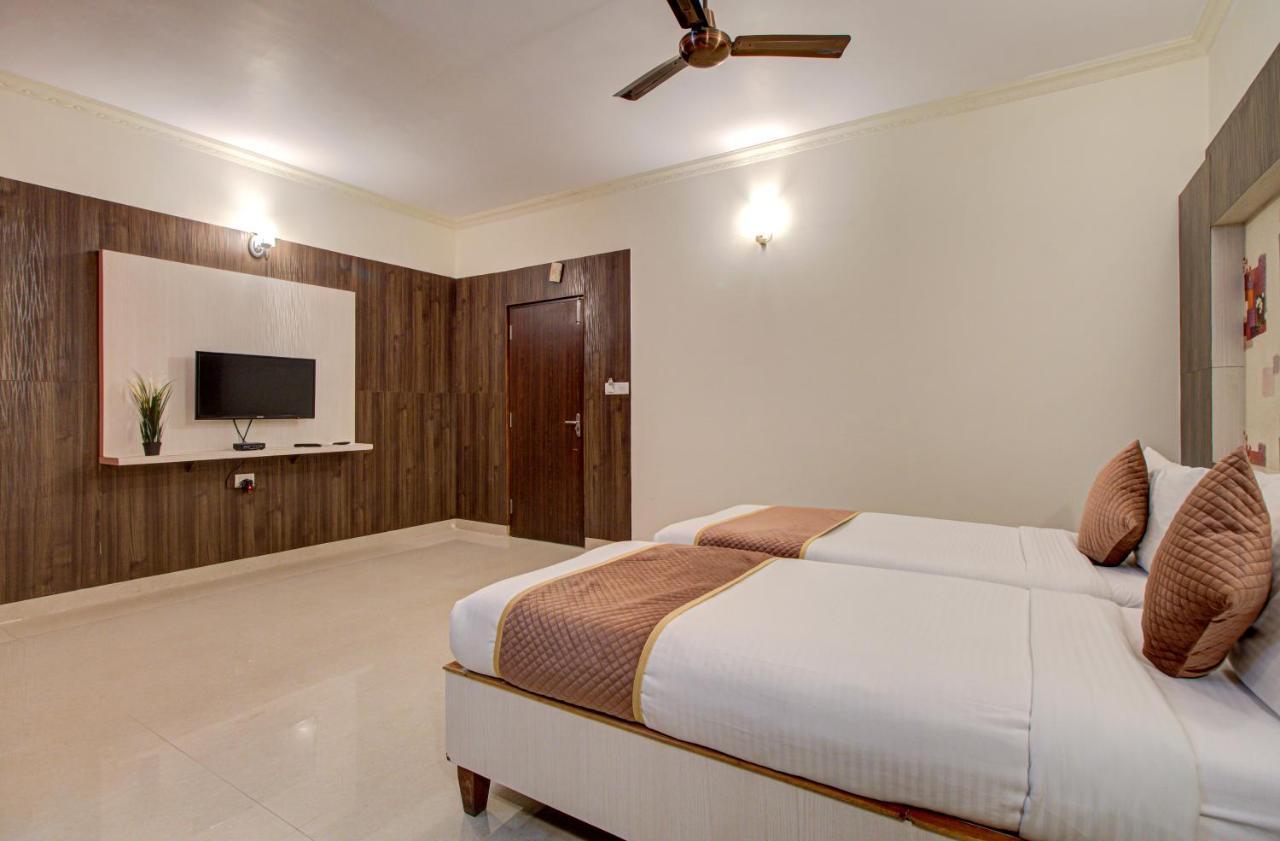 Hotel Royal Classio, Bengaluru Zewnętrze zdjęcie