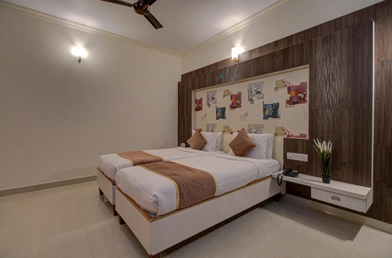 Hotel Royal Classio, Bengaluru Zewnętrze zdjęcie