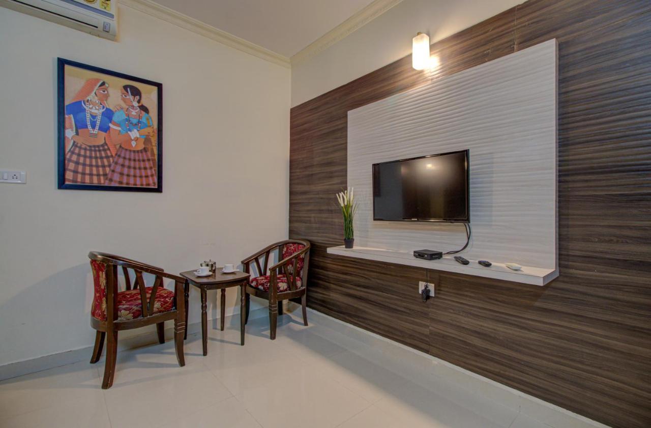 Hotel Royal Classio, Bengaluru Zewnętrze zdjęcie