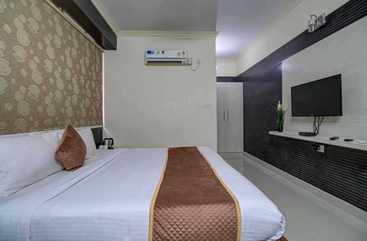 Hotel Royal Classio, Bengaluru Zewnętrze zdjęcie